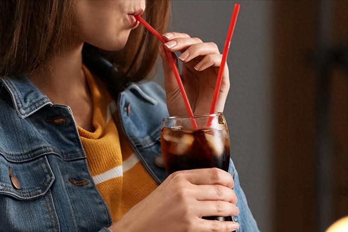 医生强调：马上停止吃这5种东西，吃的越多，你的血糖越难控制！李女士是一位48