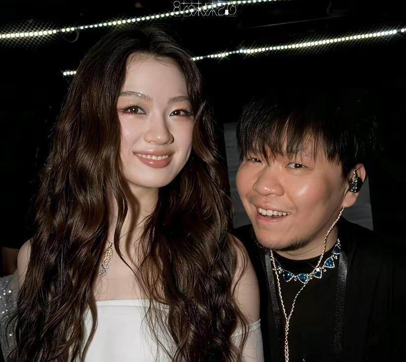 单依纯和常石磊，这俩人算是锁死了。2026年TMEA盛典，单依纯凭专辑《纯妹妹》