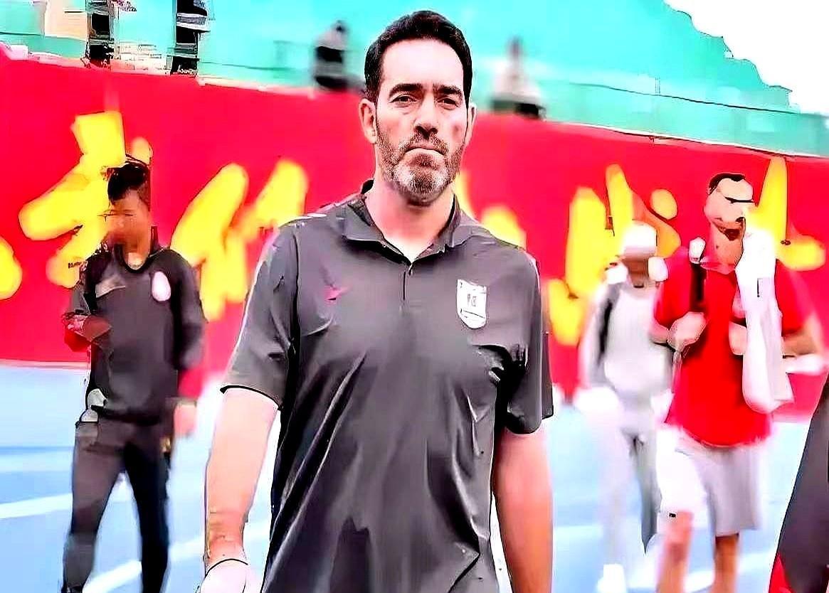 山东泰山选帅尘埃落定，崔康熙即将上任，一纸合同，道尽中超俱乐部的现实困境。不要