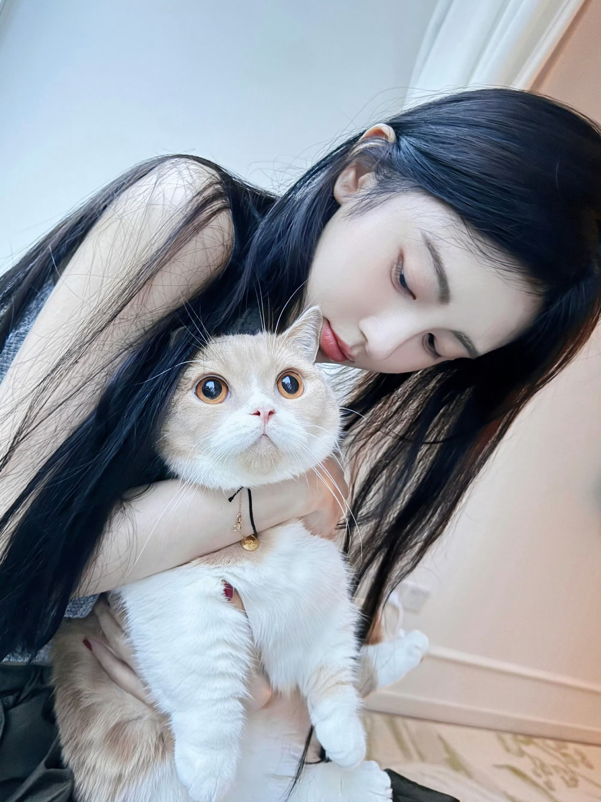 酷爱和猫猫合影 嘻嘻哈哈就这样看着你👀 ​​​