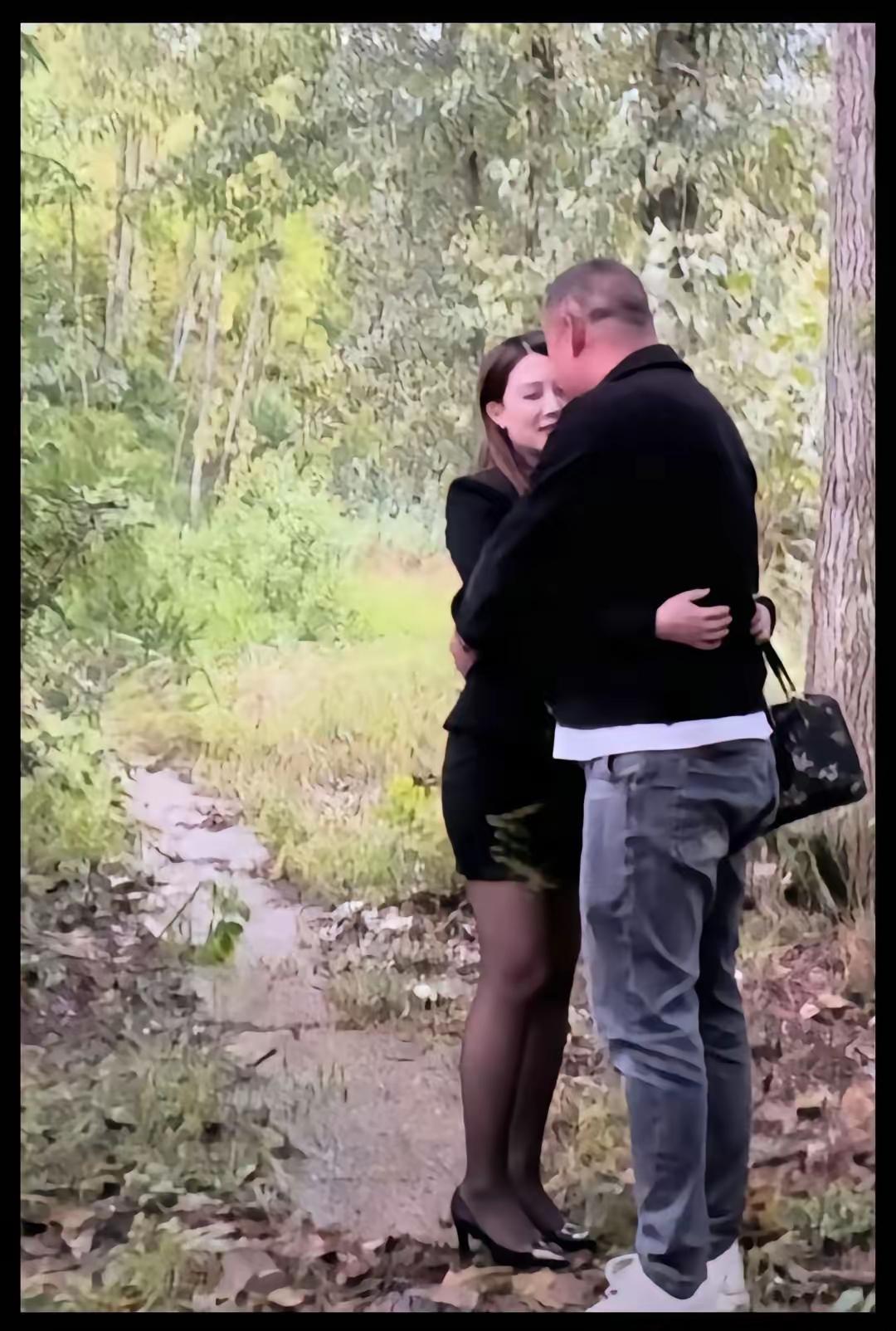 到底是枕边的晨昏输给了心头的白月光,还是心头的执念败给了枕边的烟火气?这一对,终