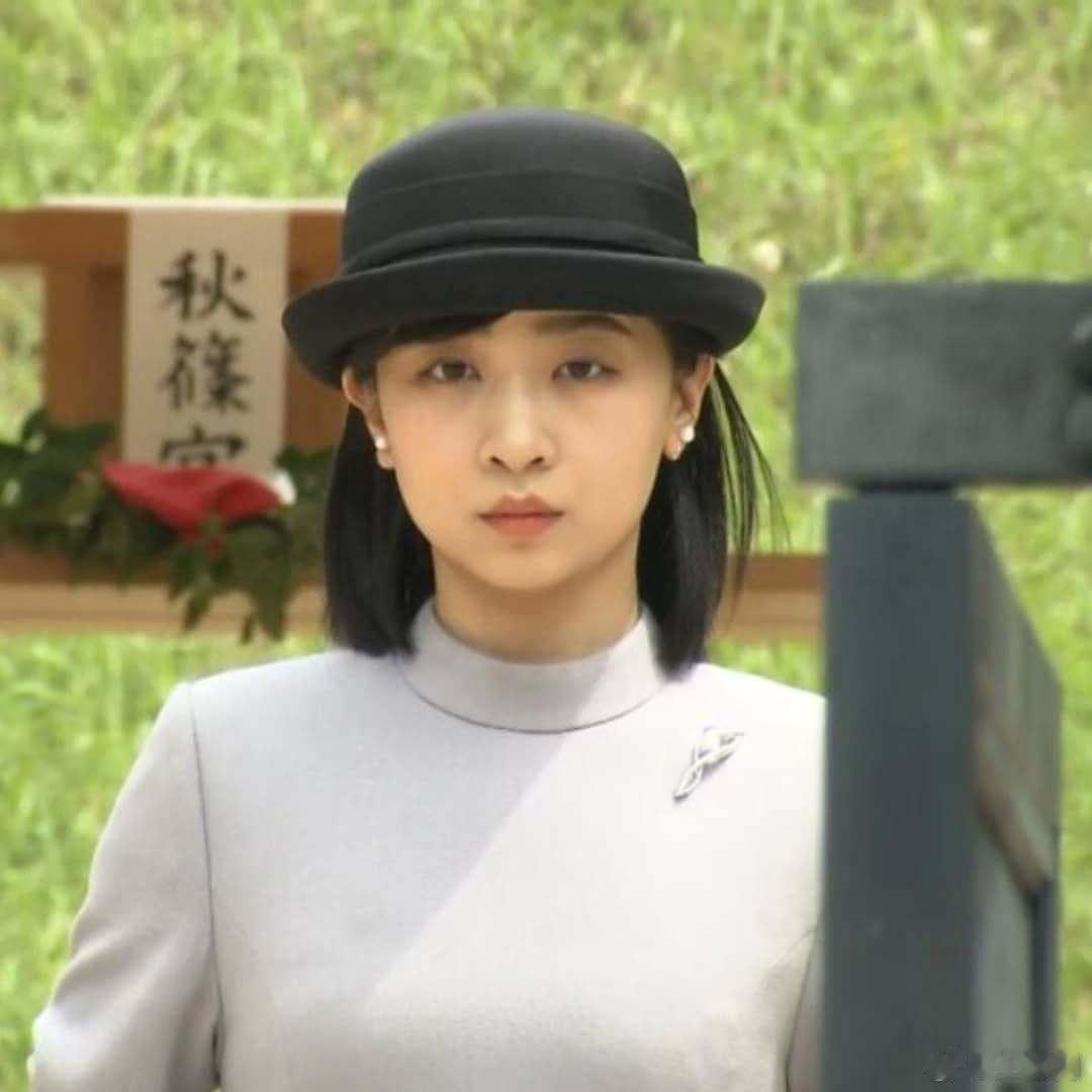 日本皇室5月16日，佳子内亲王拜祭曾祖父母的皇陵。佳子内亲王将于6月4日-17
