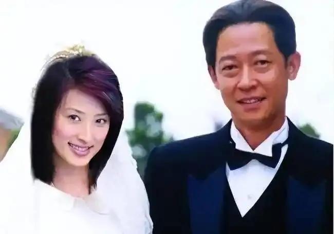 众多美人倾心王志文，不帅的他魅力在哪，浪子为何甘愿走入婚姻许晴爱过没能相