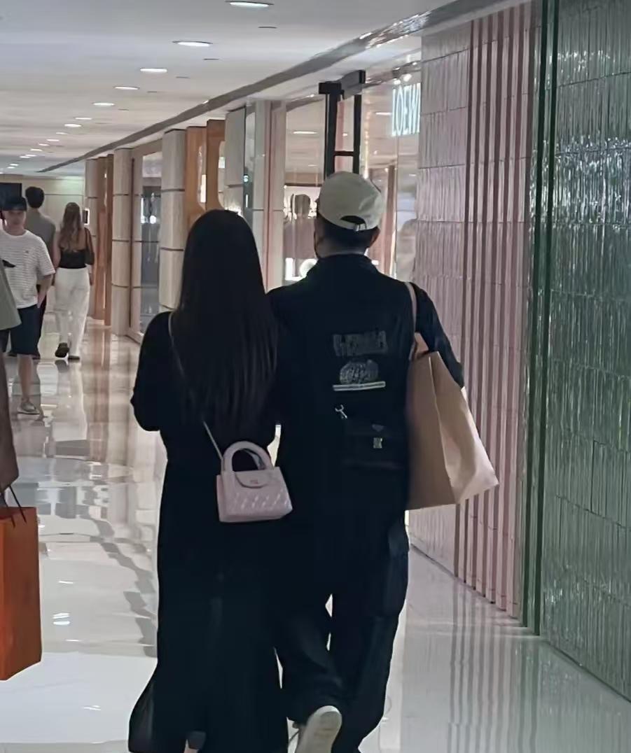 郭富城真的让人越来越意外。曾经给人感觉那么“高高在上”的他，如今居然也做起了方