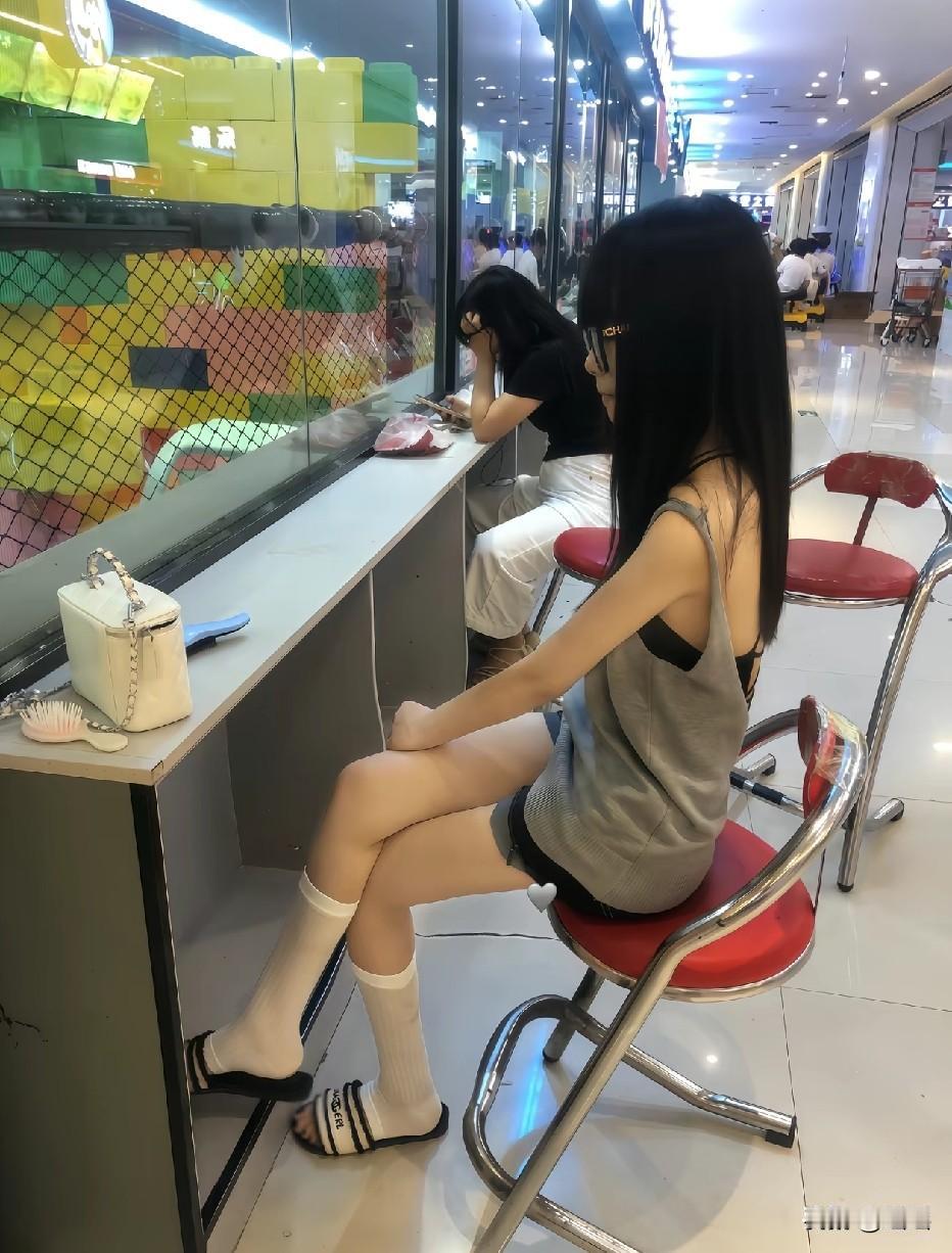 为什么穿这个拖鞋还要穿个袜子？