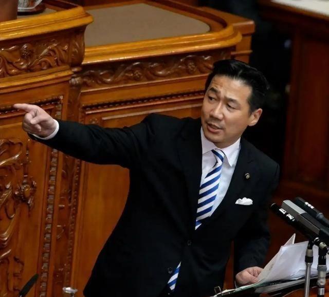 日本坐不住了！山本太郎曾在国会质问高市早苗：“就算不开战，只要两个月，从中国进不