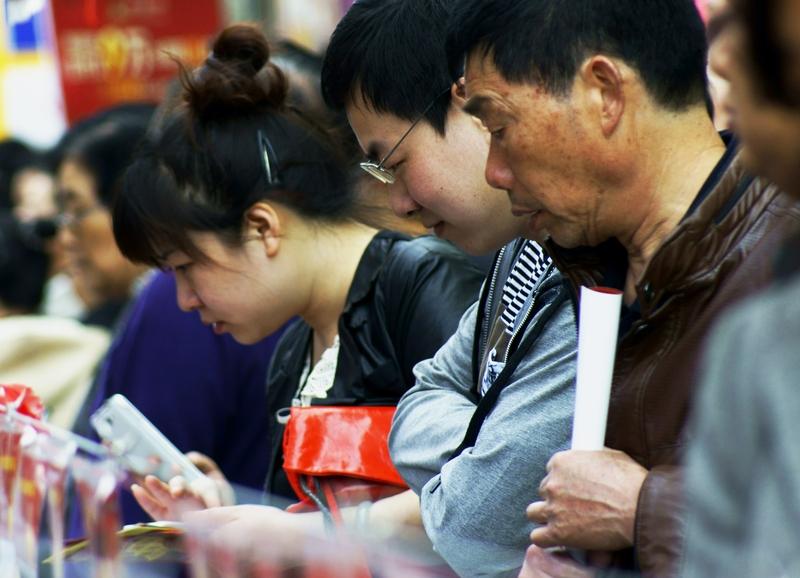 到底是谁带起来的农村彩礼恶习?动不动几十万的彩礼，让很多农村出现成群的光棍！过