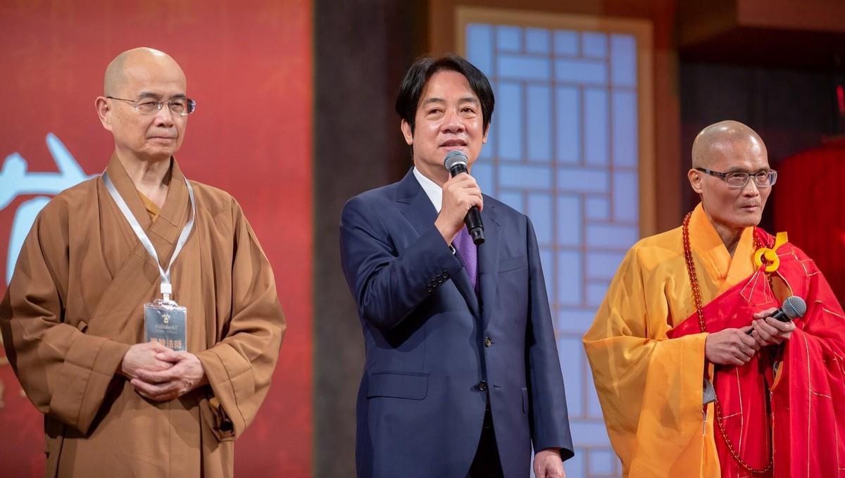 其实“台独”可以分成两派：真台独和假台独。假台独就像陈水扁、蔡英文这号人物，他们