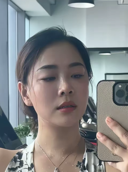 有没有发现一个超玄学的规律？​​已婚女人手机里，总有那么几个"非老公"的男人，