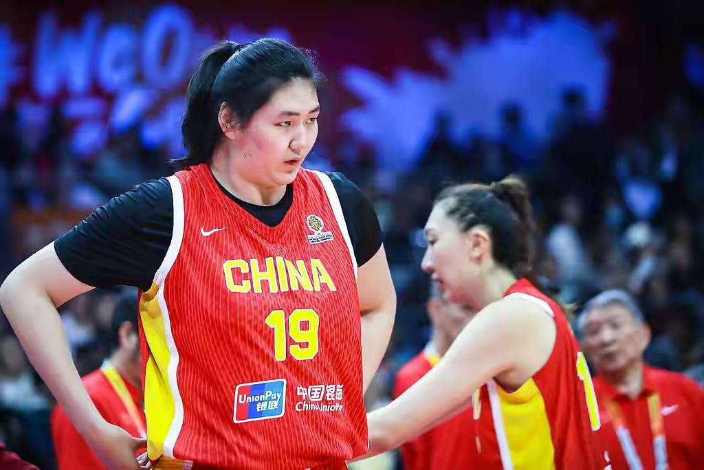 中国女篮胜捷克，靠自身的赢球晋级，可喜可贺。回看这场比赛，中国女篮62投32中