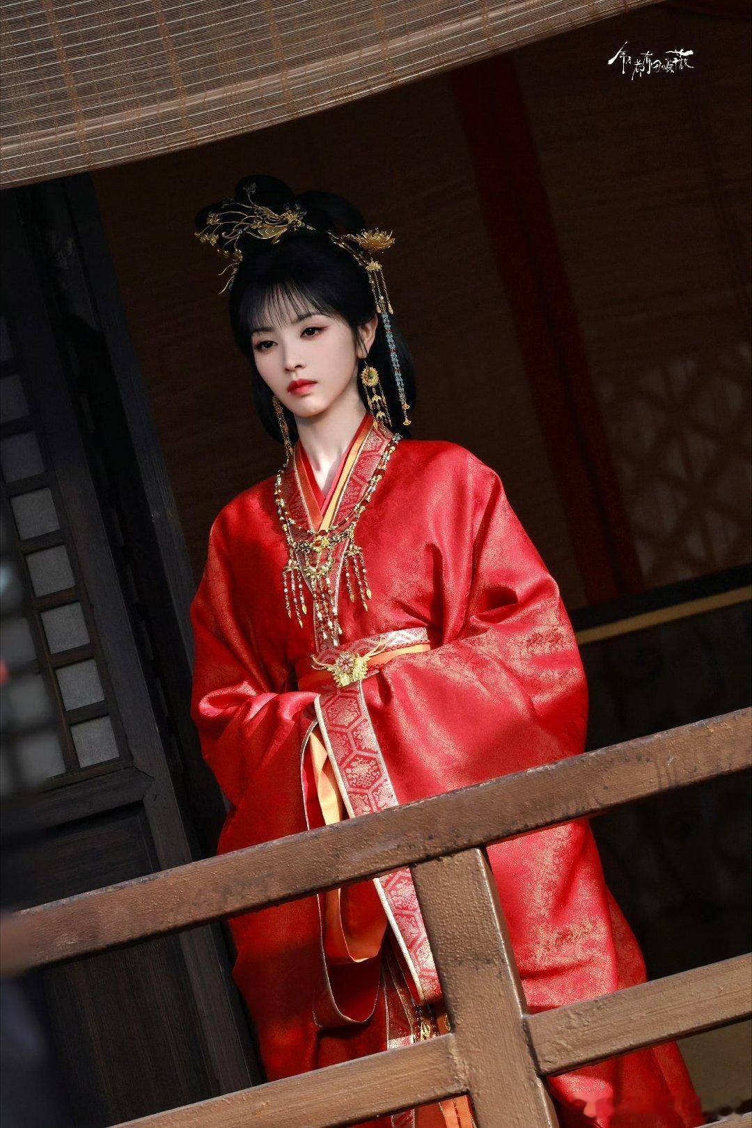 田曦薇嫁金钗君黛造型路透🈶这个造型好漂亮！！！田曦薇你就狠狠的演吧！