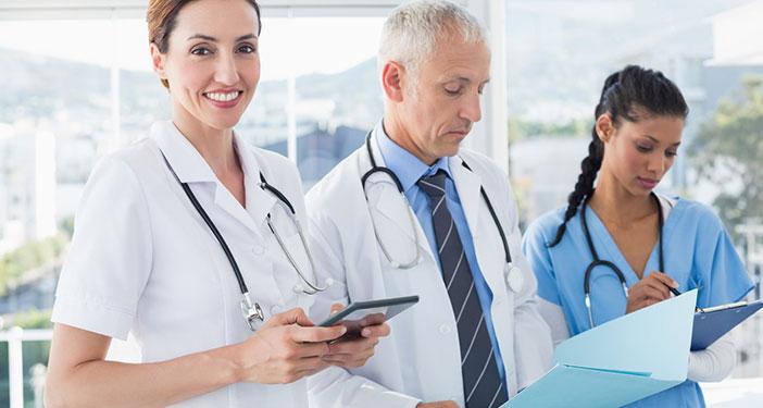 美国全科医生平均每周工作61.8小时，但这里面有相当大一部分时间，他们根本没在给