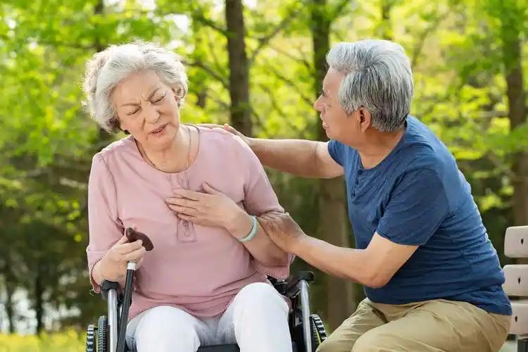 调查发现：大量喝水的冠心病患者，过不了三个月，身体或有6改变张大爷是位退休工