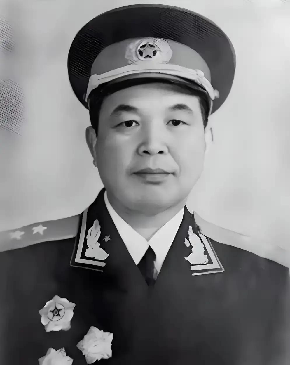 1953年，西康军区司令员刘忠，得知母亲和原配还在世，便携现任妻子回乡，当他看到