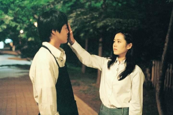 同事要结婚了，对象是本单位的一个小伙子。女同事上班四五年了三十好几了，一直没找