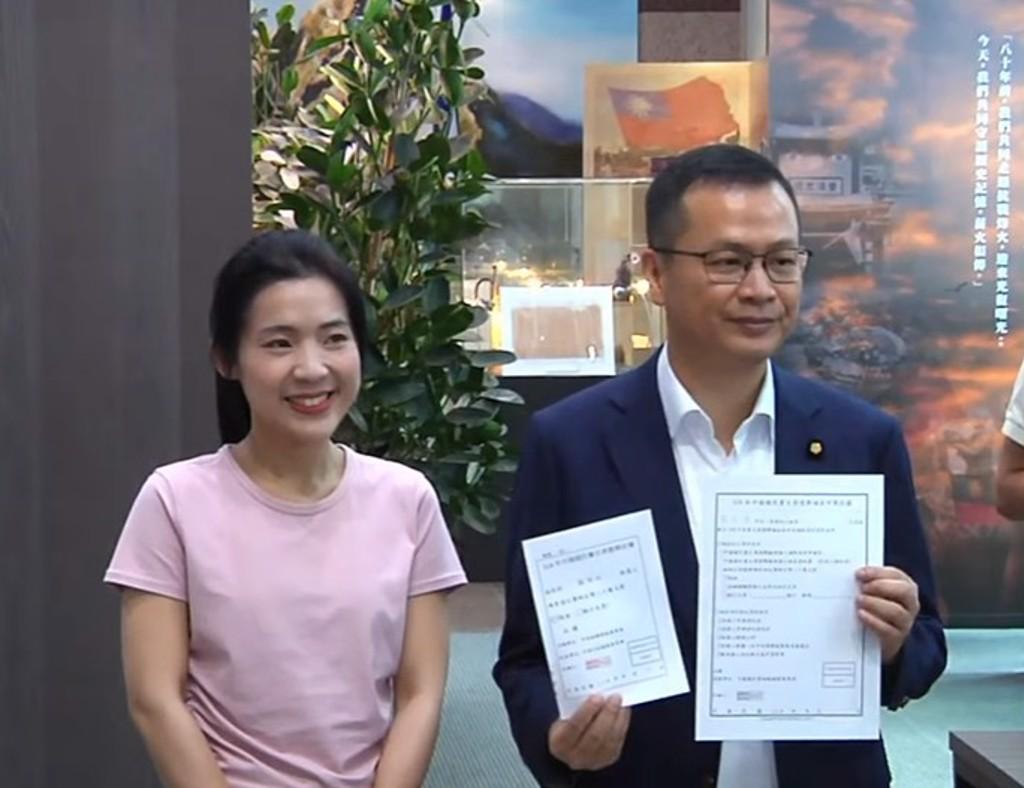 徐巧芯陪同罗智强领取国民党主席选举表！今日，罗智强在接受媒体联合采访时称，对徐