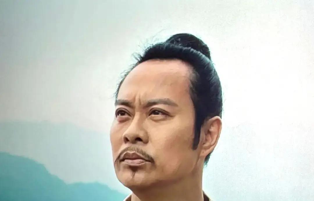 蔡一智剃掉留了14年的长发时，古天乐只说了三个字：“这就对了。”这不是造型，