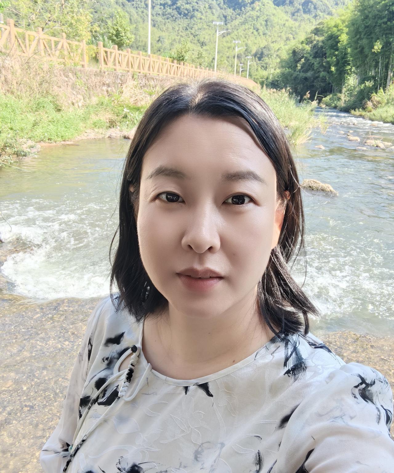 因为老公要陪我，这个国庆节他没有回家，留在广州和我一起过了。起码省了几千块钱。