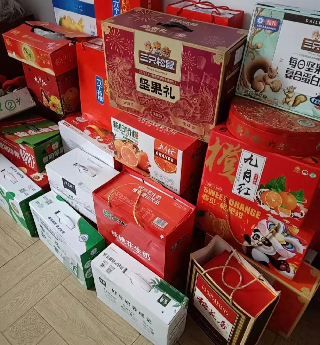 邻居欢欢喜喜的去城里跟儿子一起过年，没想到年三十就回来了邻居说自己虽说没有伺候