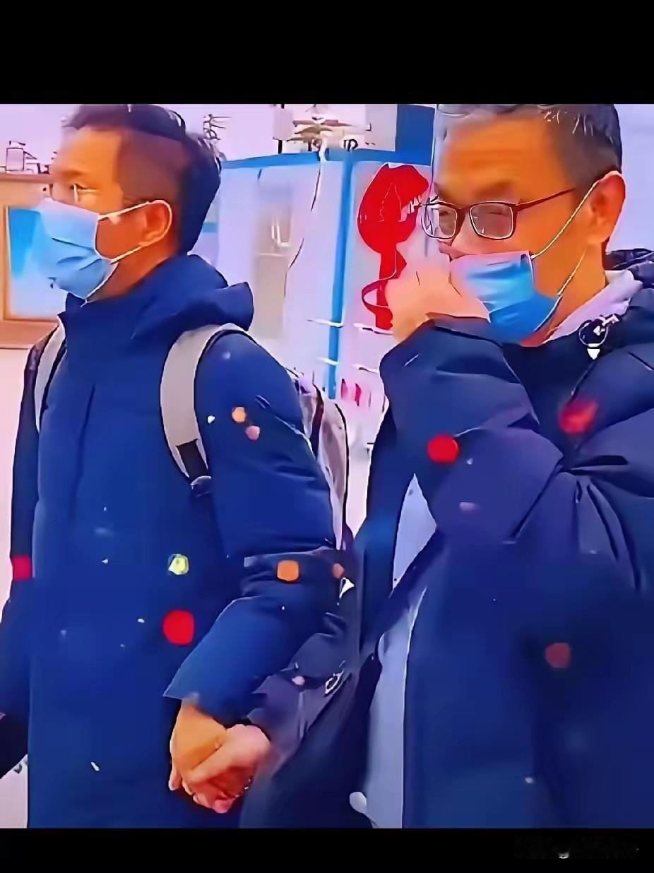 东篱老师千呼万唤老杜出来连麦，终于连上，老杜岔开话题，指责东篱不厚道，篡