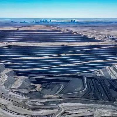 新疆发现了3900亿吨的超级大煤田，按照现在的全年用煤量，可供全国用煤12年。