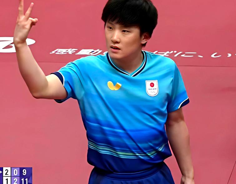 看到张本智和嚣张地比出这个手势，看了20多年乒乓球的我心里五味杂陈。36年来我们