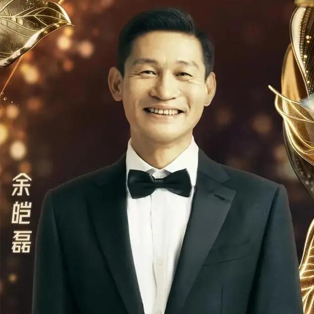 演员余皑磊说：“当年我在北电上学，班主任直接当着全班的面劝我，说我长相太普通，观