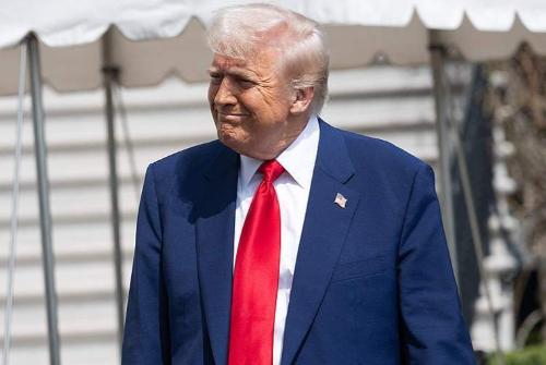 仗才打了不到一周，特朗普就发现，中国对美国的重要性正在急剧上升。 中东那边打