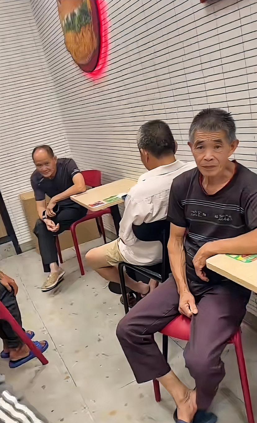 空调关了，让他们坏。
