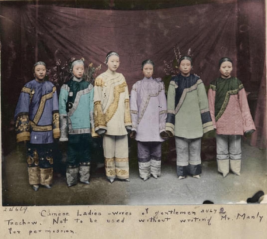 这张照片是由美国传教士威尔逊·爱德华·曼利在1900至1920年间，于四川“Tz