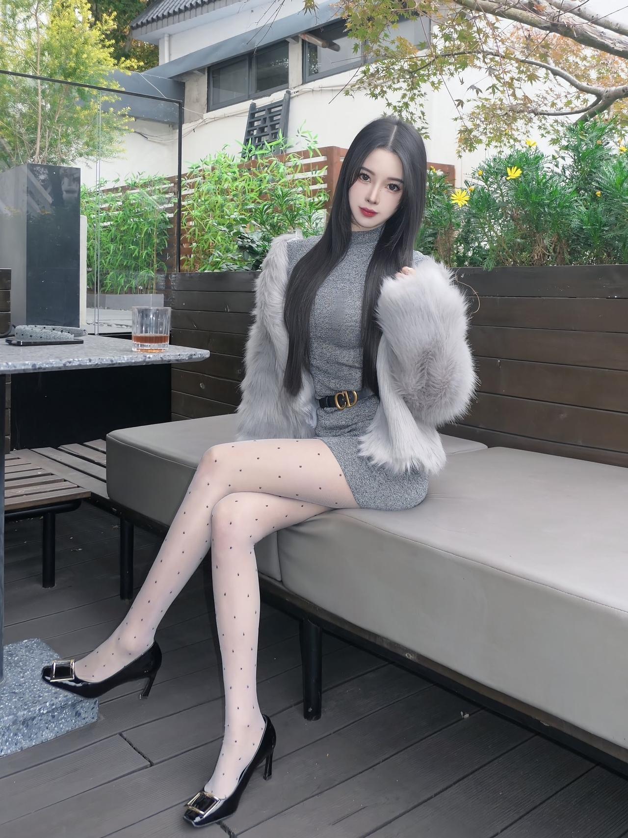 秋日御姐穿搭：灰调氛围感直接拉满谁懂啊！这套灰系穿搭把“轻熟御姐感”焊在身上