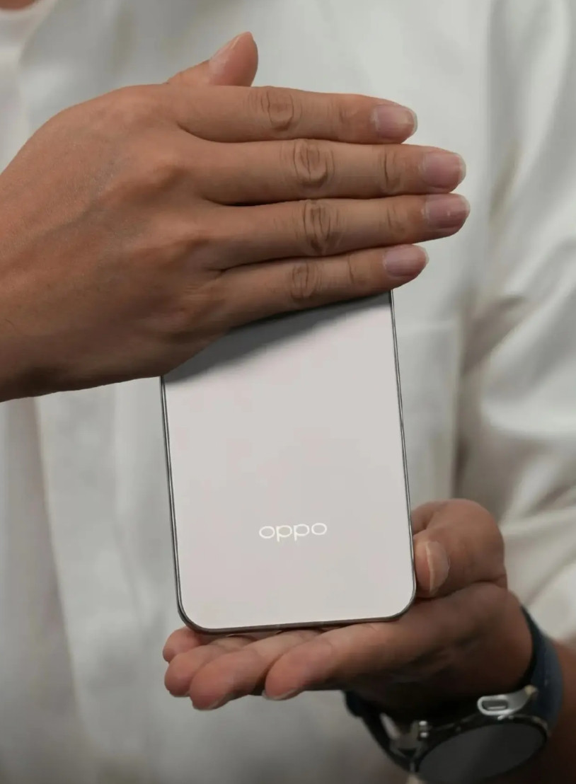 OPPOFindX9这边框这颜值，是不是又可以预定下一个爆款了。X8口碑