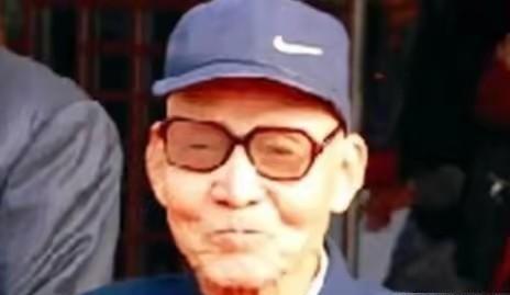 1979年，姚连蔚被免职，此后他回到了西安昆仑机械厂，重新当了一名普通工人。不久