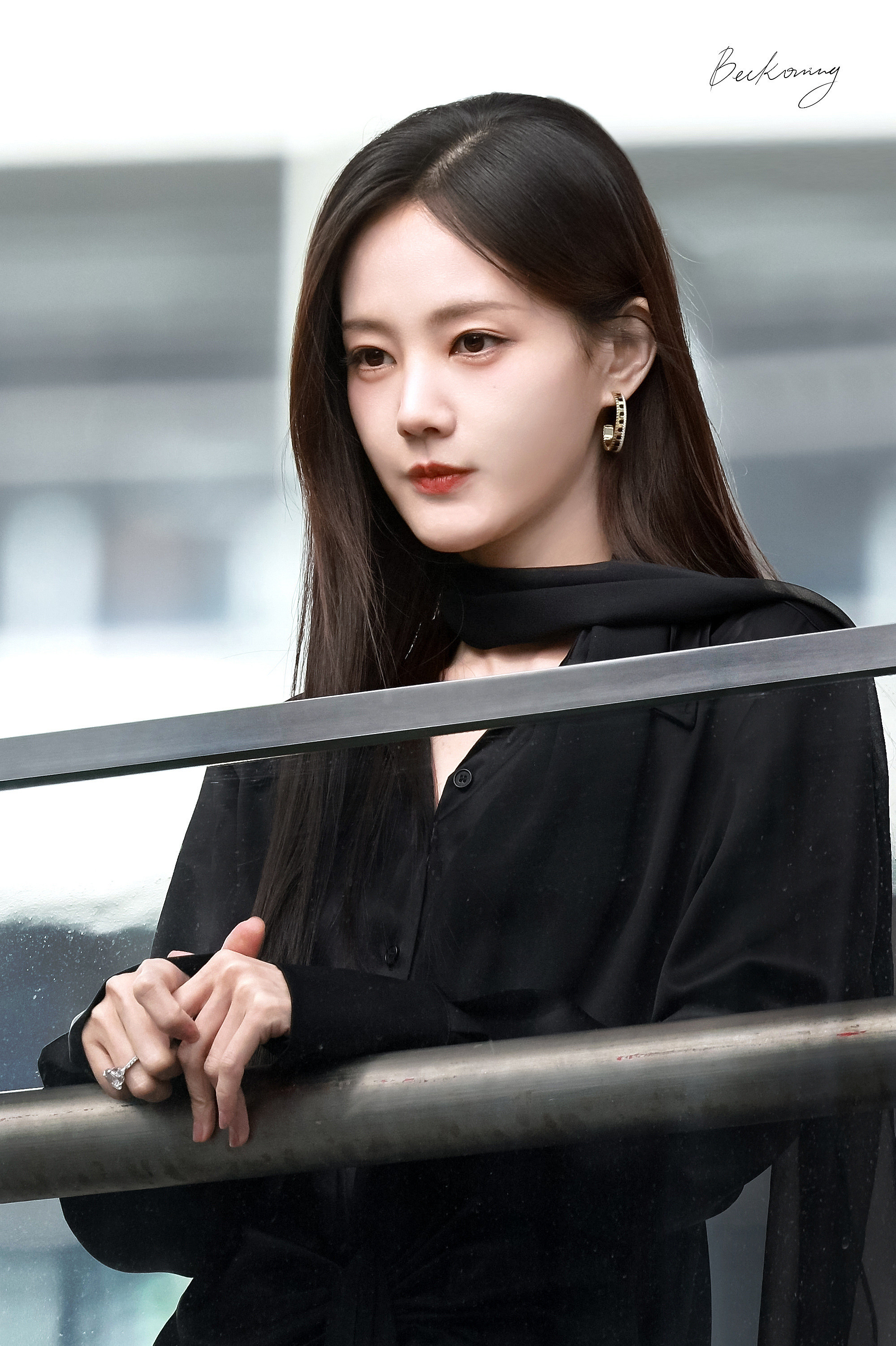 李一桐美人余最新路透，余梦黑丝造型好美🥺