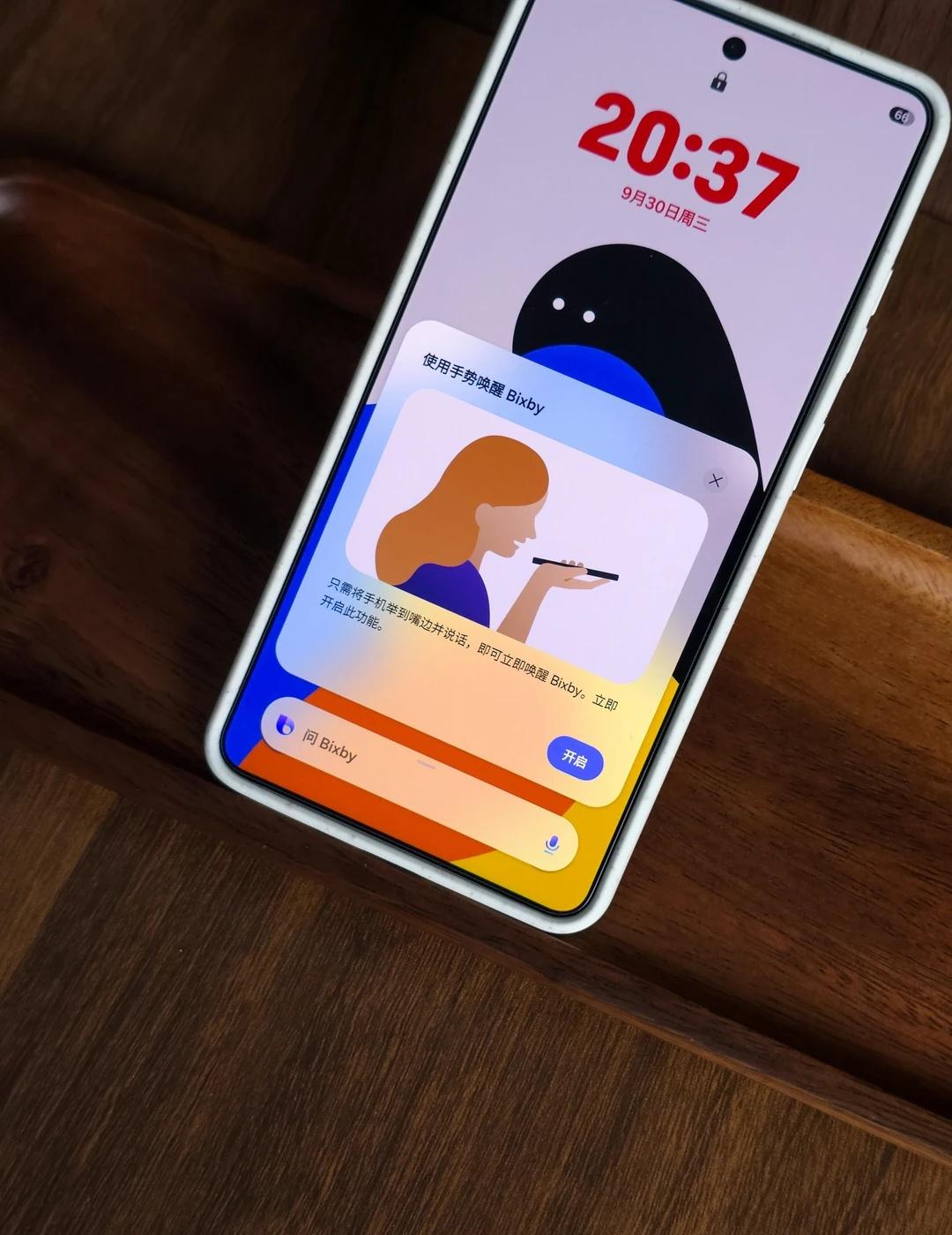 这是oneui9.0新功能吗🫨🫨直接抬起手机可唤醒Bixby看来除了全新