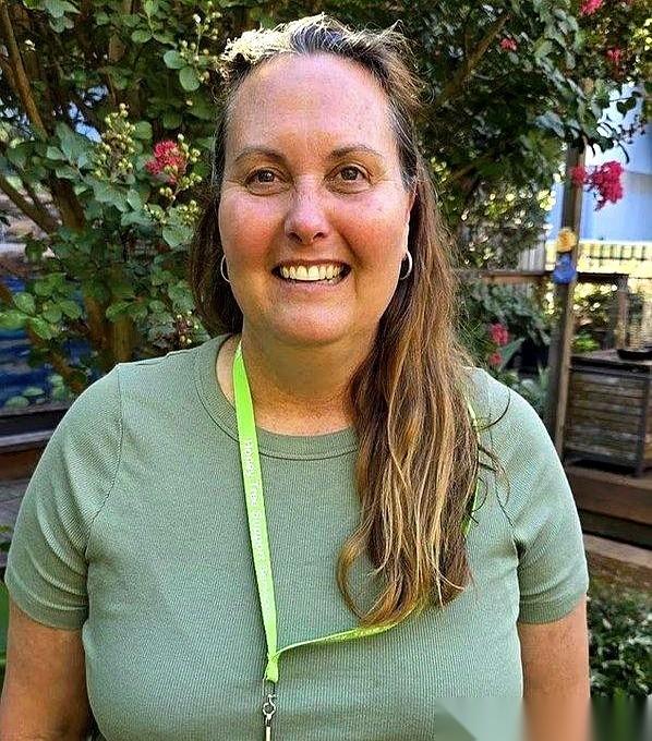 澳大利亚新南威尔士州刚出了一起极其魔幻的案子。52岁的女房主半夜把入室盗窃的小偷