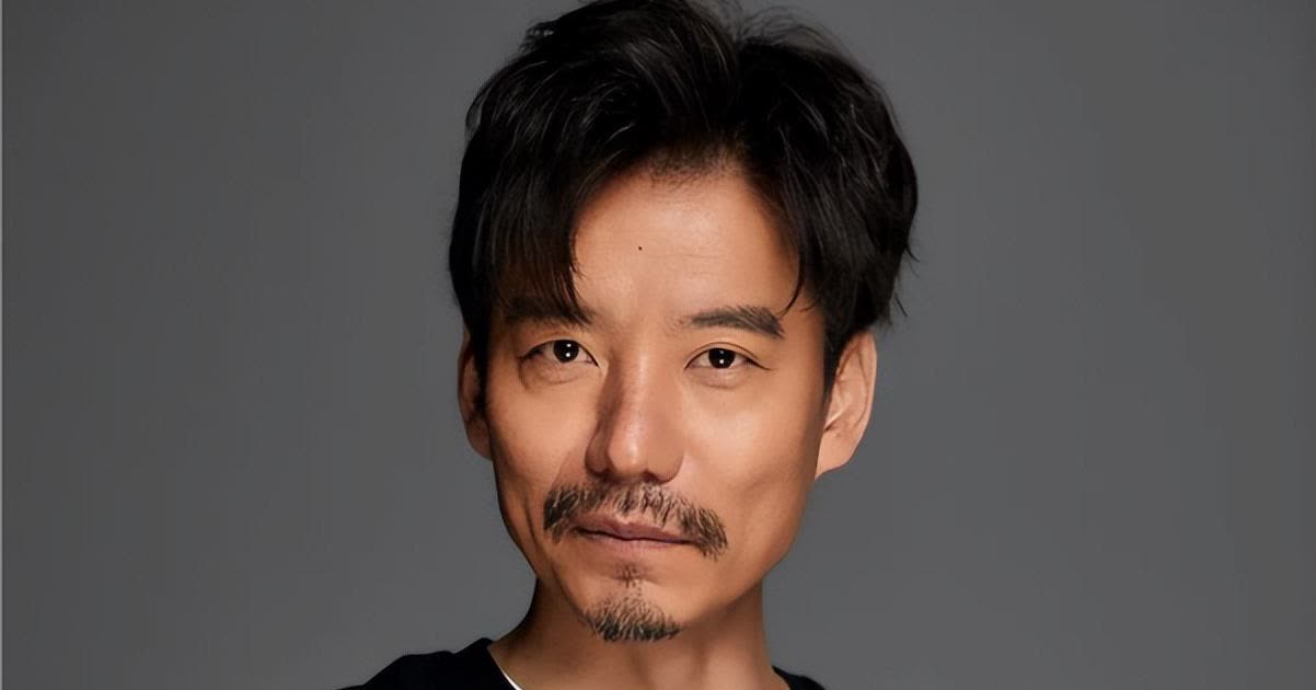 合作张艺谋没火，搭档吴京没红，如今50岁演完《戏台》，终于红了在娱乐圈中，有无