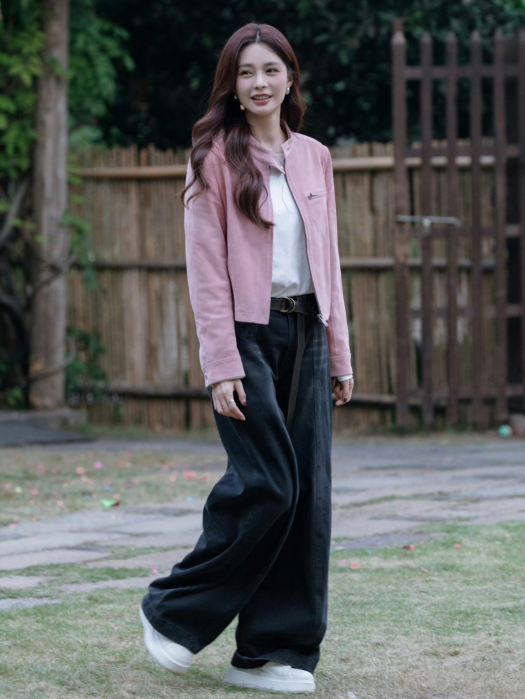 沈梦辰创业半年倒闭沈梦辰以前有刘海真get不到她的颜，现在多美呀，刘海封印了她的