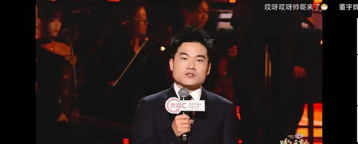 600万人同时在线，他一句话没看稿昨晚八点，董宇辉一个人站在台上，手里没卡