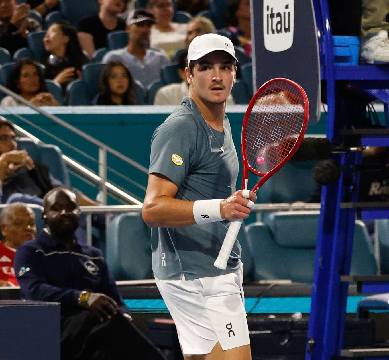 ATP力捧新星丰塞卡与新生代二巨头的首次交手比分：印第安维尔斯：6-7/6-7辛