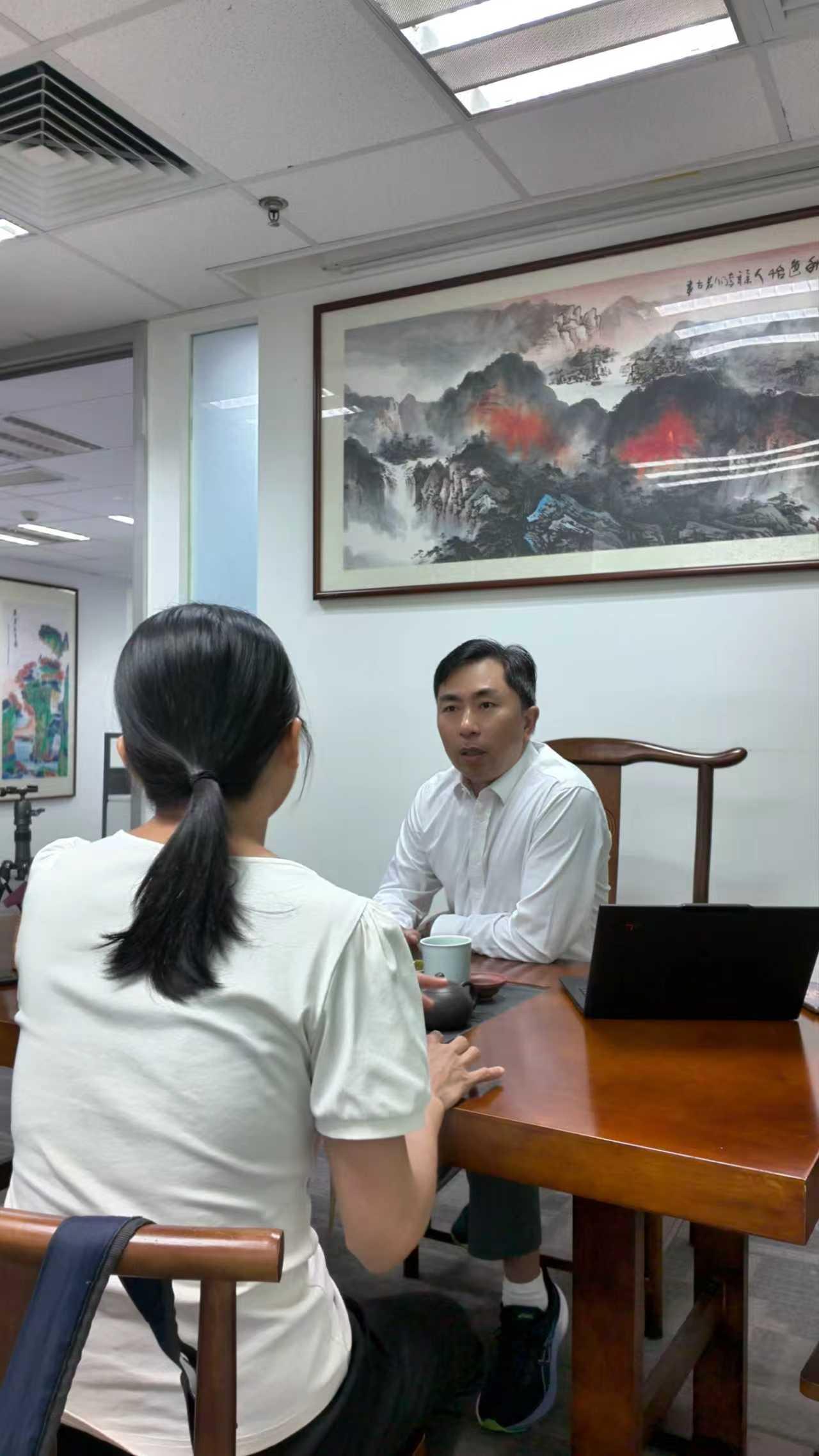 这是一个真实的断供故事。两年还了23万9，打开银行APP一看——本金只少了2万