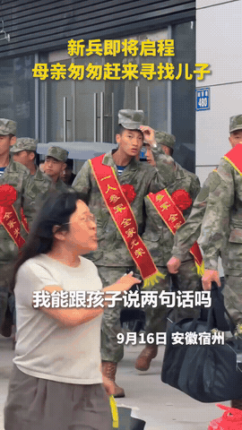 “上人民日报了！”宿州新兵入伍即将启程，一位母亲匆匆赶来，她焦急的在新兵中找寻儿