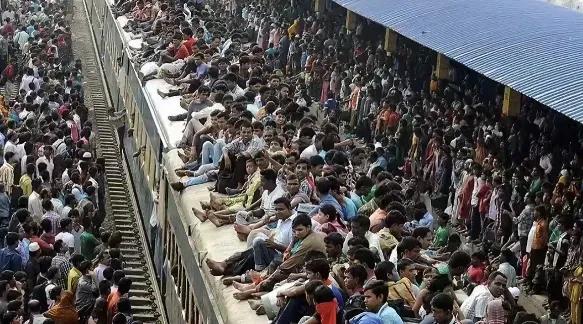 印度极有可能成为一颗”毁灭“世界的定时炸弹，要知道，印度人口看似15亿，但明眼人