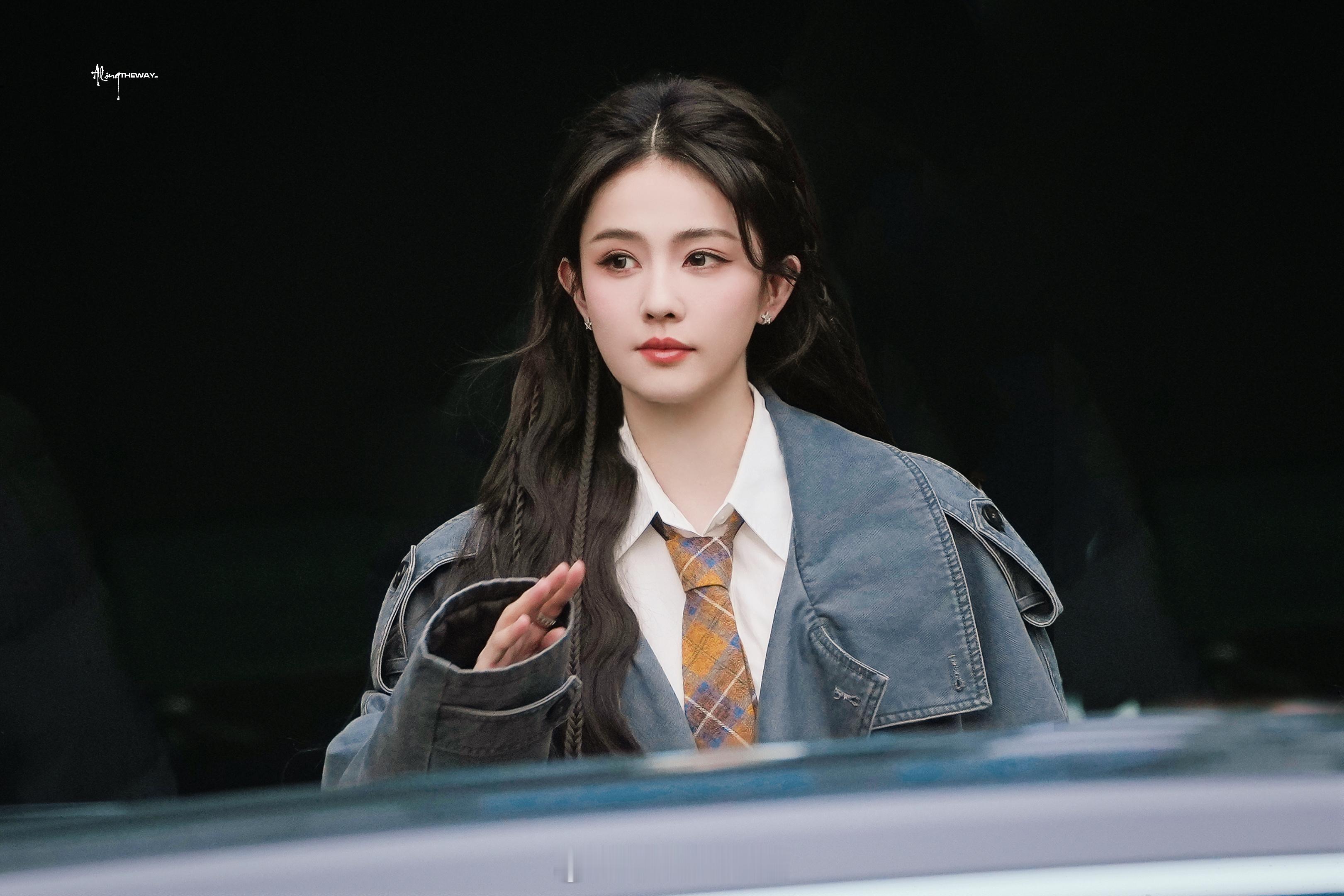 白鹿宇宙闪烁请注意录制路透图来了呀！🍍真的好美呀！白鹿上车喽白鹿新综录制