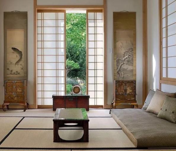 朋友去日本旅游回来，一脸懵地问我：“你知道吗？日本人家明明有床，晚上偏偏睡地板！