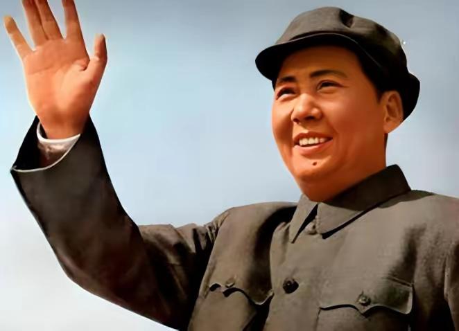 批判“两个凡是”就是否定毛主席？这是对历史最离谱的曲解！1977年的“两个