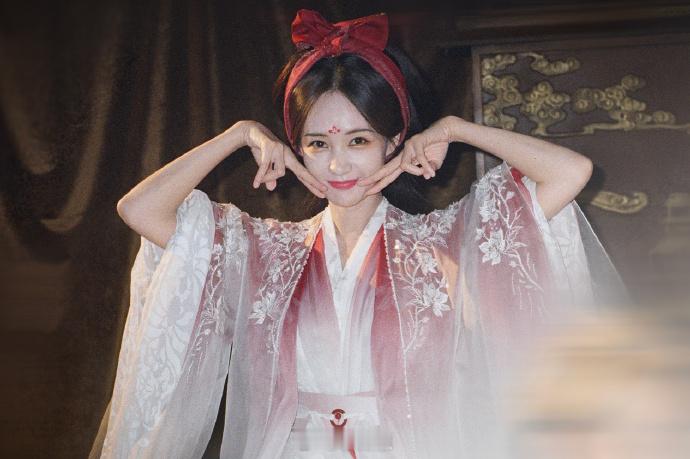 李一桐新剧大婚要命 李一桐在《书卷一梦》大婚直接开虐，三人互捅、城楼坠亡太刺激！