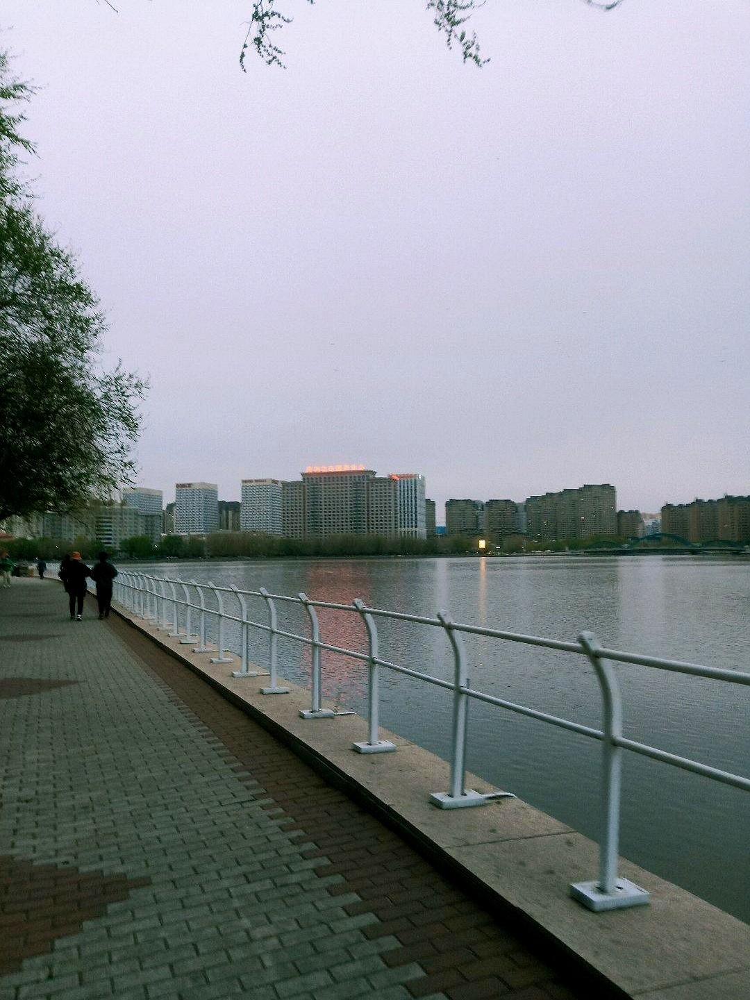 那年我生了个女儿，婆婆就看不上我。她丢了钱就一口咬定是我女儿偷的，我丈夫不分青