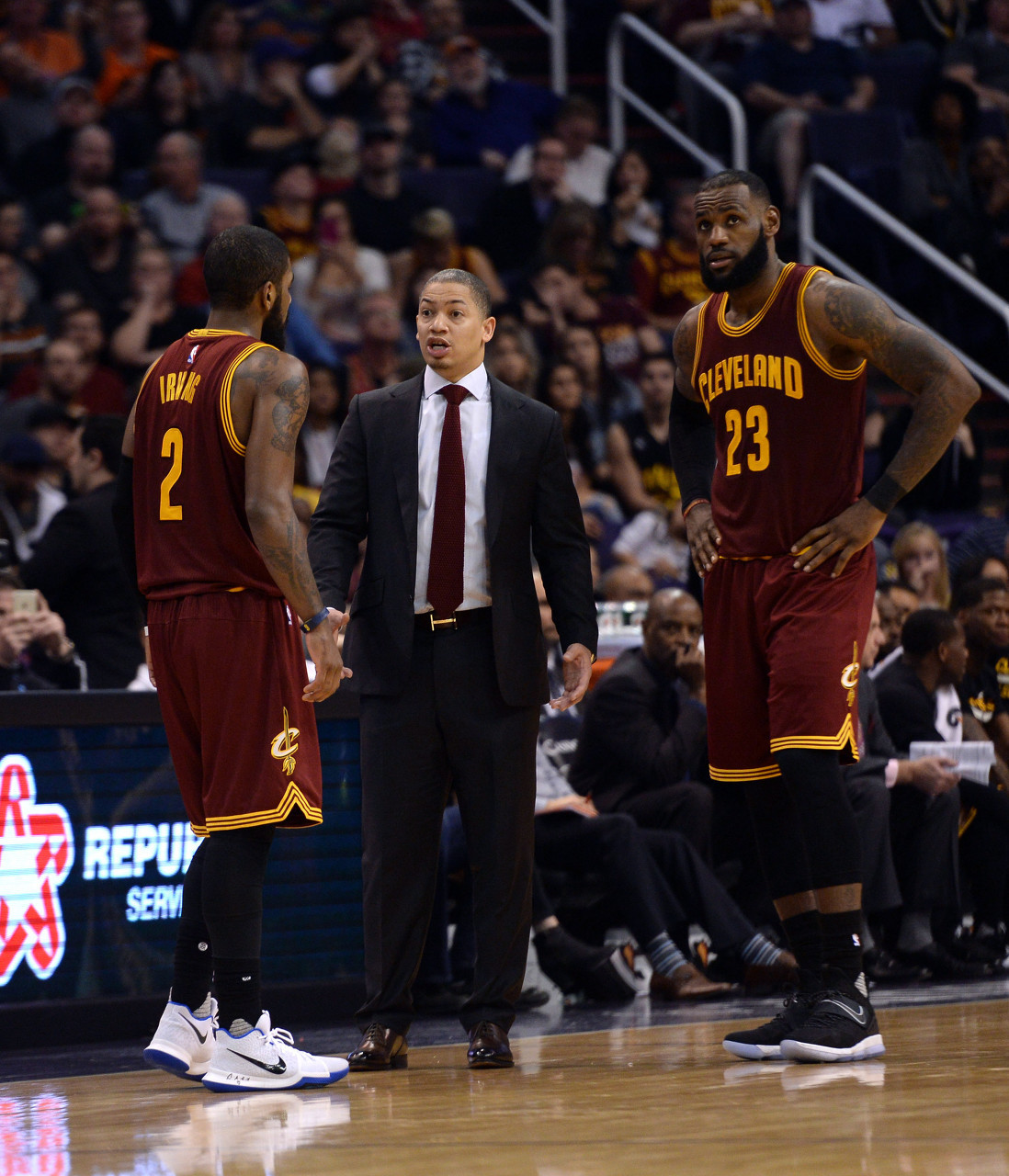 杰弗森在播客节目《RoadTrippin'Show》中谈到了欧文离开骑士。杰