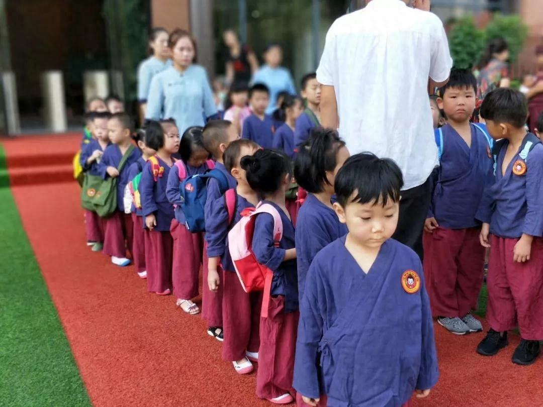 比不生娃更可怕的事情已发生！幼儿园清一色小男孩，性别比全崩塌 根据国家统计局